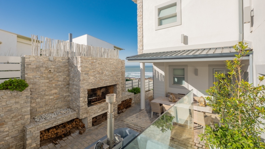 6 Bedroom Property for Sale in Struisbaai Western Cape